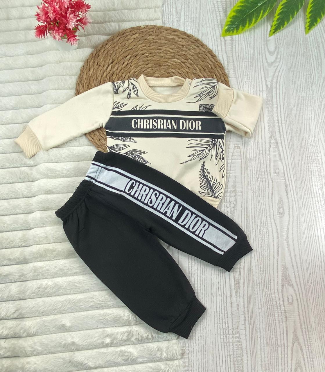 طقم اولادي وبناتي شتوي خامه ميلتون مكون من قطعتين chrisrian ❤️🤍