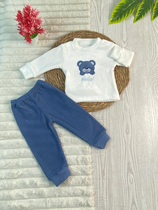 بيجامه اولادي و بناتي شتوي قطيفه مبطنه من الداخل ف مكون من قطعتين دب hello 🤍🩷