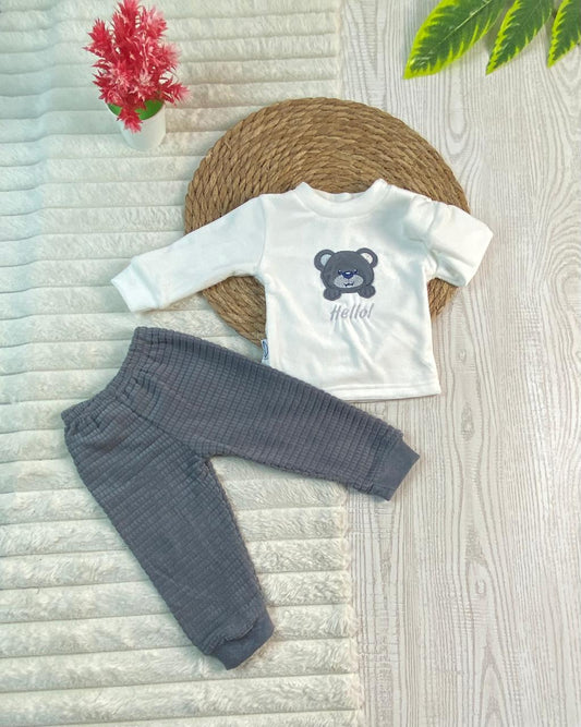 بيجامه اولادي و بناتي شتوي قطيفه مبطنه من الداخل ف مكون من قطعتين دب hello 🤍🩷