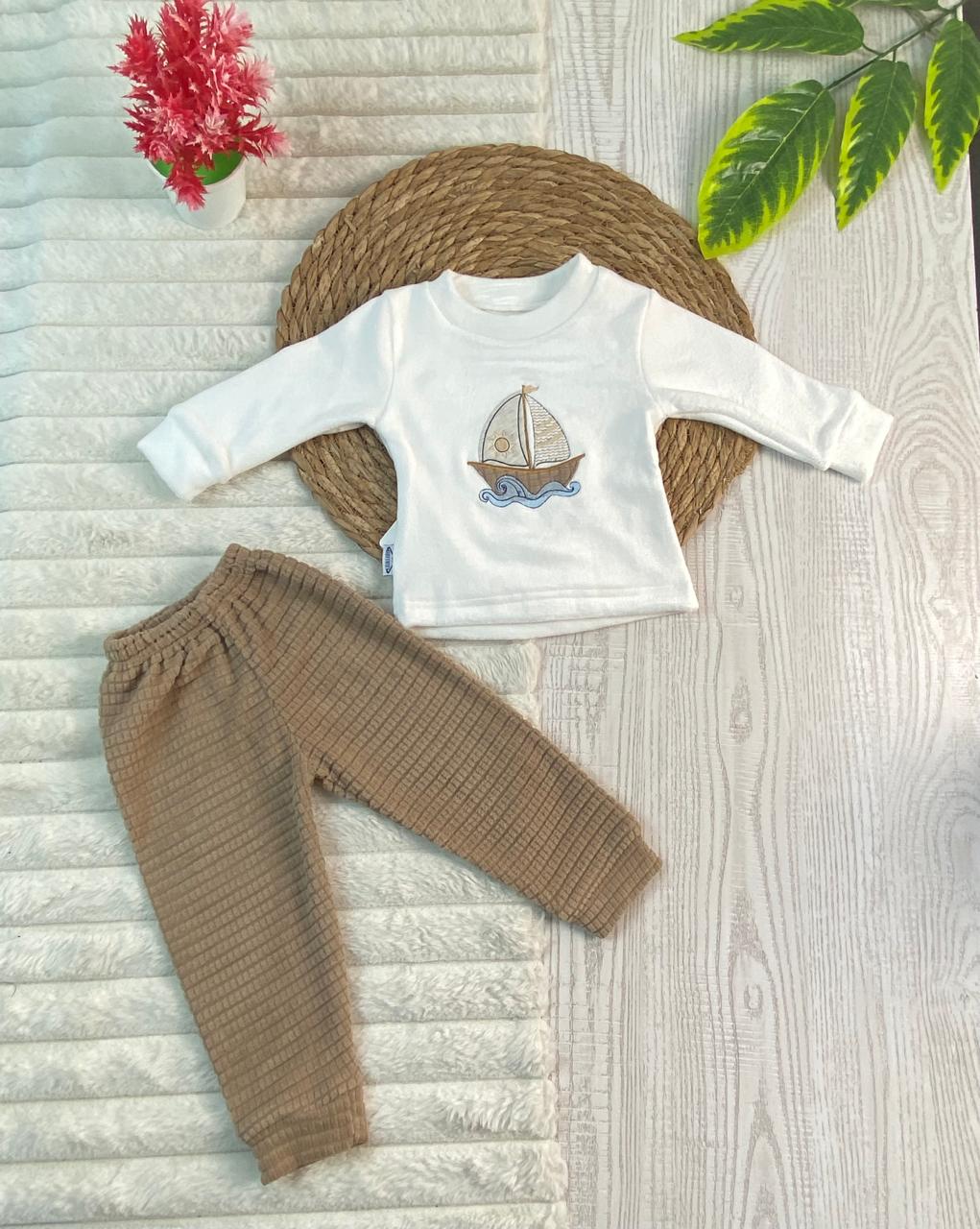 بيجامه اولادي و بناتي شتوي قطيفه مبطنه من الداخل ف مكون من قطعتين رسمة مركب🤍🩷