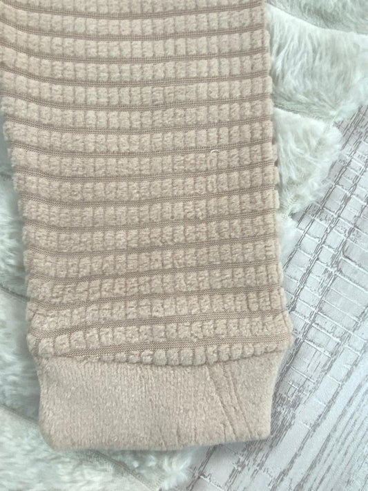 بيجامه اولادي و بناتي شتوي قطيفه مبطنه من الداخل ف مكون من قطعتين رسمة طياره🤍🩷