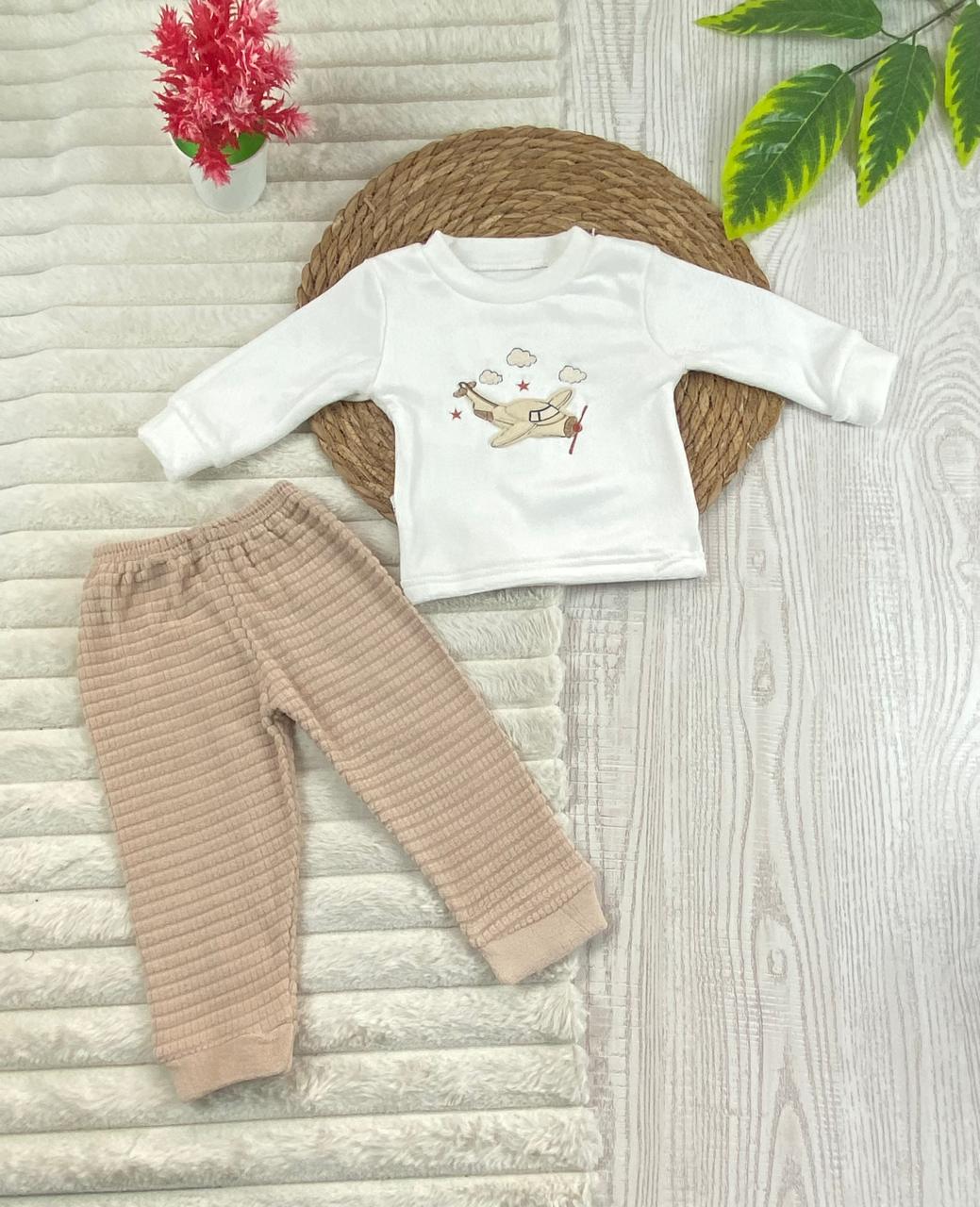 بيجامه اولادي و بناتي شتوي قطيفه مبطنه من الداخل ف مكون من قطعتين رسمة طياره🤍🩷