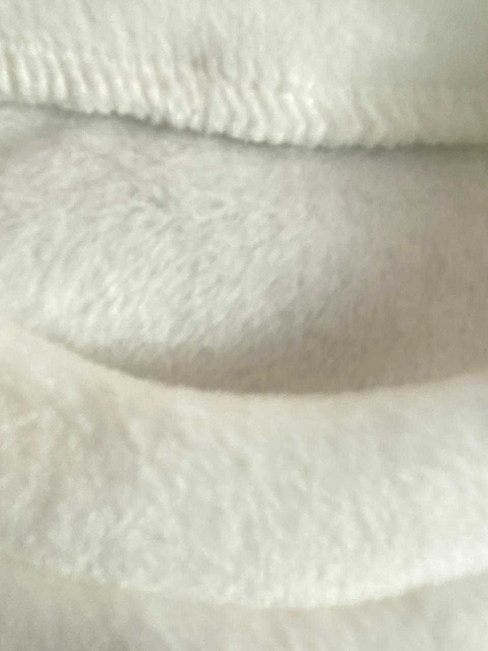 بيجامه اولادي و بناتي شتوي قطيفه مبطنه من الداخل ف مكون من قطعتين رسمة دب🤍🩷