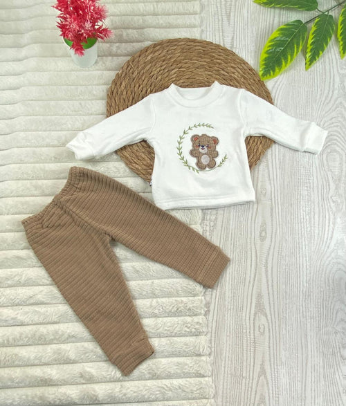 بيجامه اولادي و بناتي شتوي قطيفه مبطنه من الداخل ف مكون من قطعتين رسمة دب🤍🩷