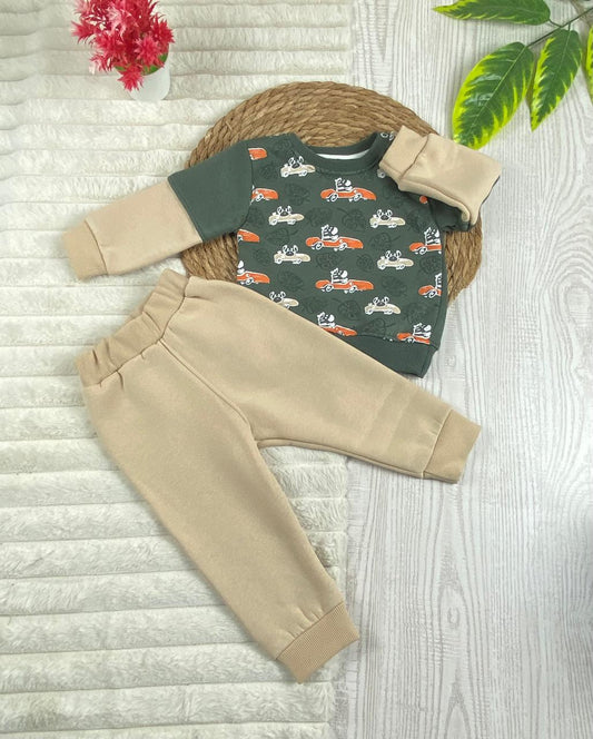 طقم شتوي ميلتون اولادي وبناتي مكون من قطعتين رسمة عربيه مبطن من الداخل🩷🤍