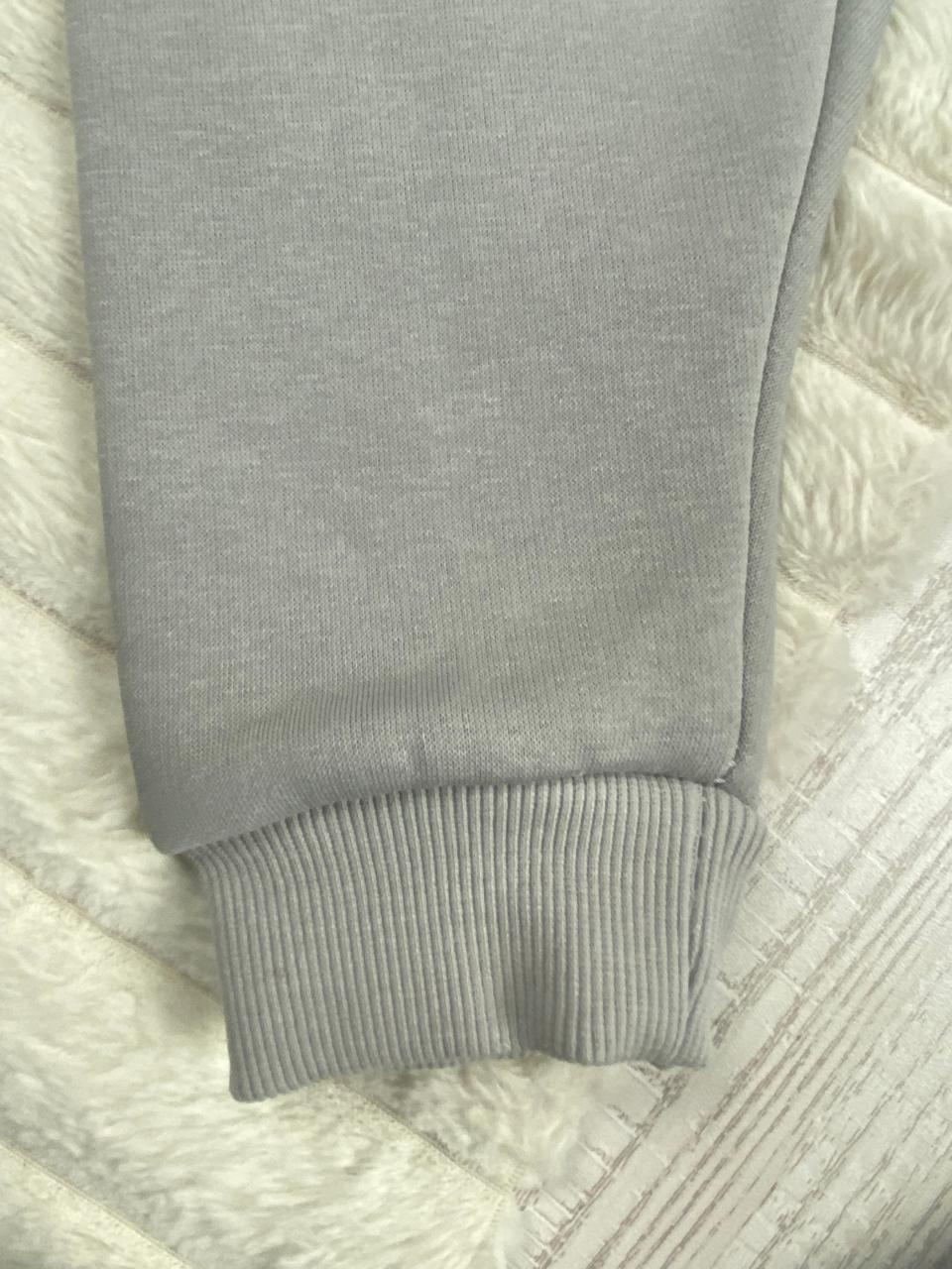 طقم شتوي ميلتون اولادي وبناتي مكون من قطعتين رسمة قطه مبطن من الداخل🩷🤍