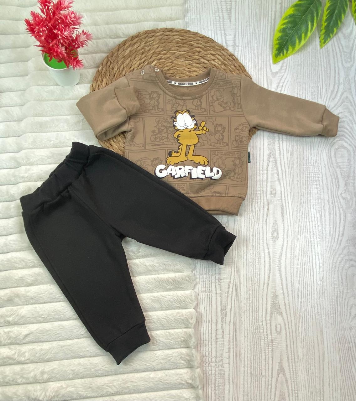 طقم اولادي و بناتي شتوي خامه ميلتون مكون من قطعتين مبطن من الداخل GARFIELD❤️🤍