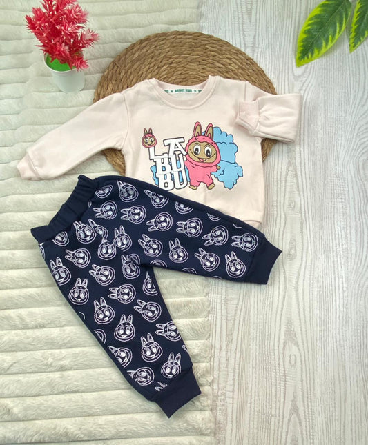 طقم اولادي وبناتي شتوي خامه ميلتون مكون من قطعتين مبطن من الداخل رسمة لبوبو❤️🤍