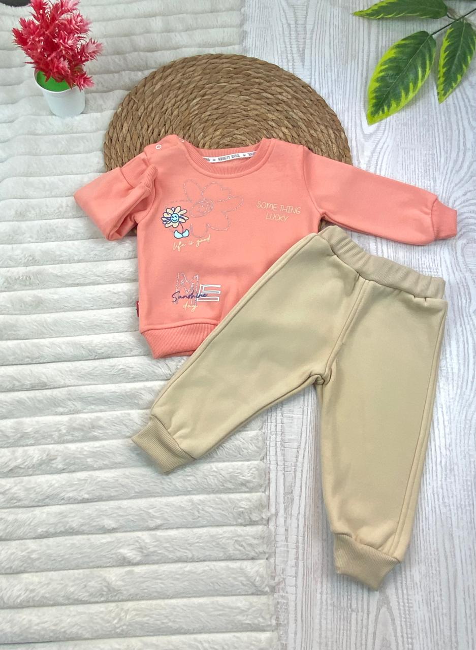 طقم اولادي بناتي شتوي خامه ميلتون مكون من قطعتين مبطن من الداخل رسمة ورد❤️🤍