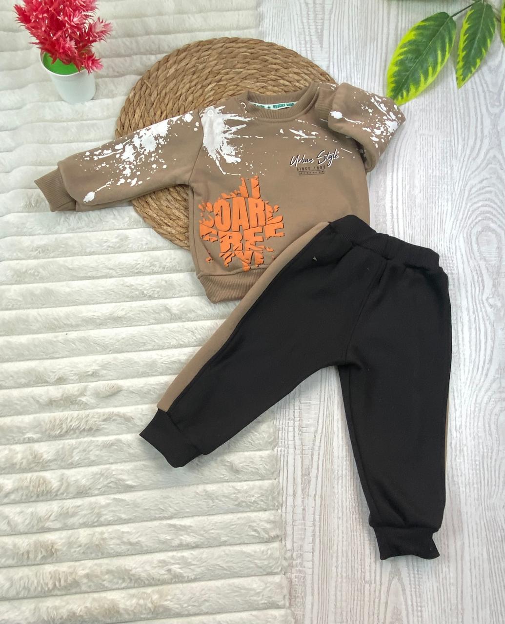 طقم اولادي وبناتي شتوي خامه ميلتون مكون من قطعتين مبطن من الداخل ❤️🤍