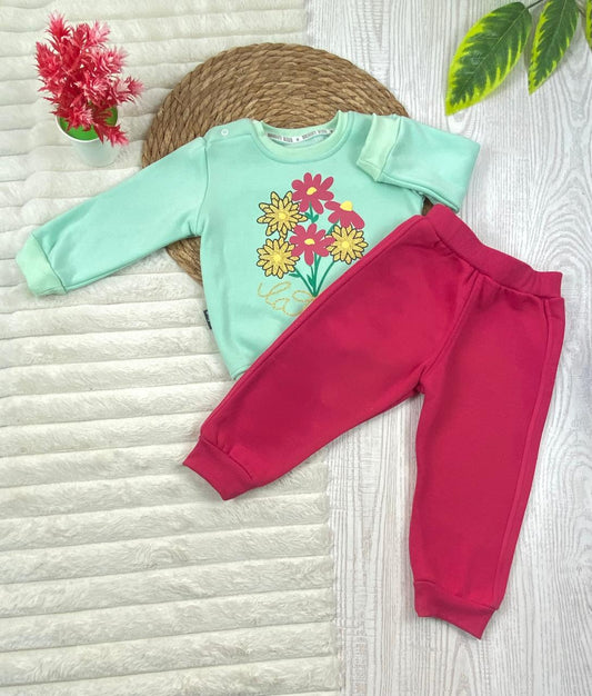 طقم بناتي شتوي خامه ميلتون مكون من قطعتين رسمة ورد مبطن من الداخل ❤️🤍