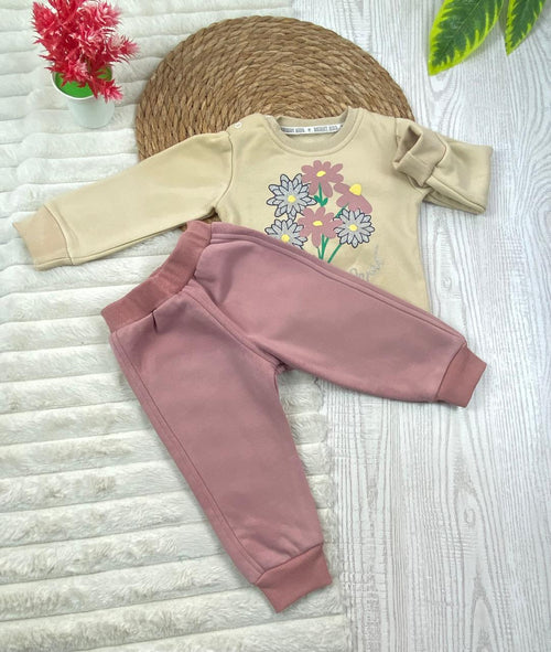 طقم بناتي شتوي خامه ميلتون مكون من قطعتين  رسمة ورد مبطن من الداخل ❤️🤍