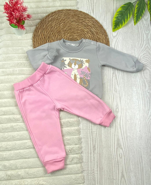 طقم بناتي شتوي خامه ميلتون مكون من قطعتين مبطن من الداخل رسمة قطه❤️🤍