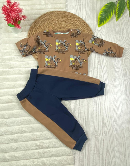 طقم اولادي وبناتي شتوي خامه ميلتون مكون من قطعتين مبطن من الداخل winnie the pooh❤️🤍
