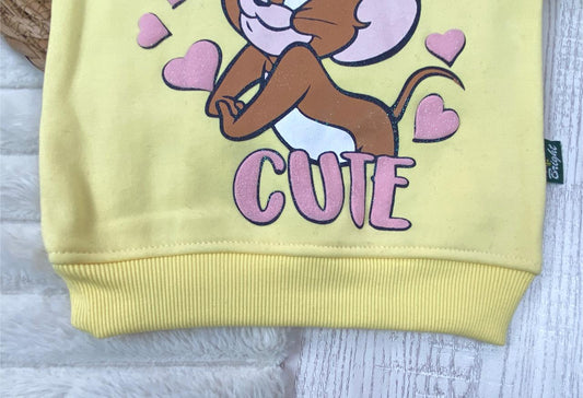 طقم بناتي شتوي خامه ميلتون مكون من قطعتين مبطن من الداخل رسمة جيري  ❤️🤍