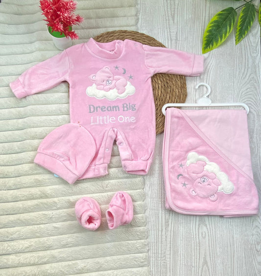 طقم مستشفي قطيفه 100% مكون من اربع قطع رسمة دب وسحابه 🩷💙🖤