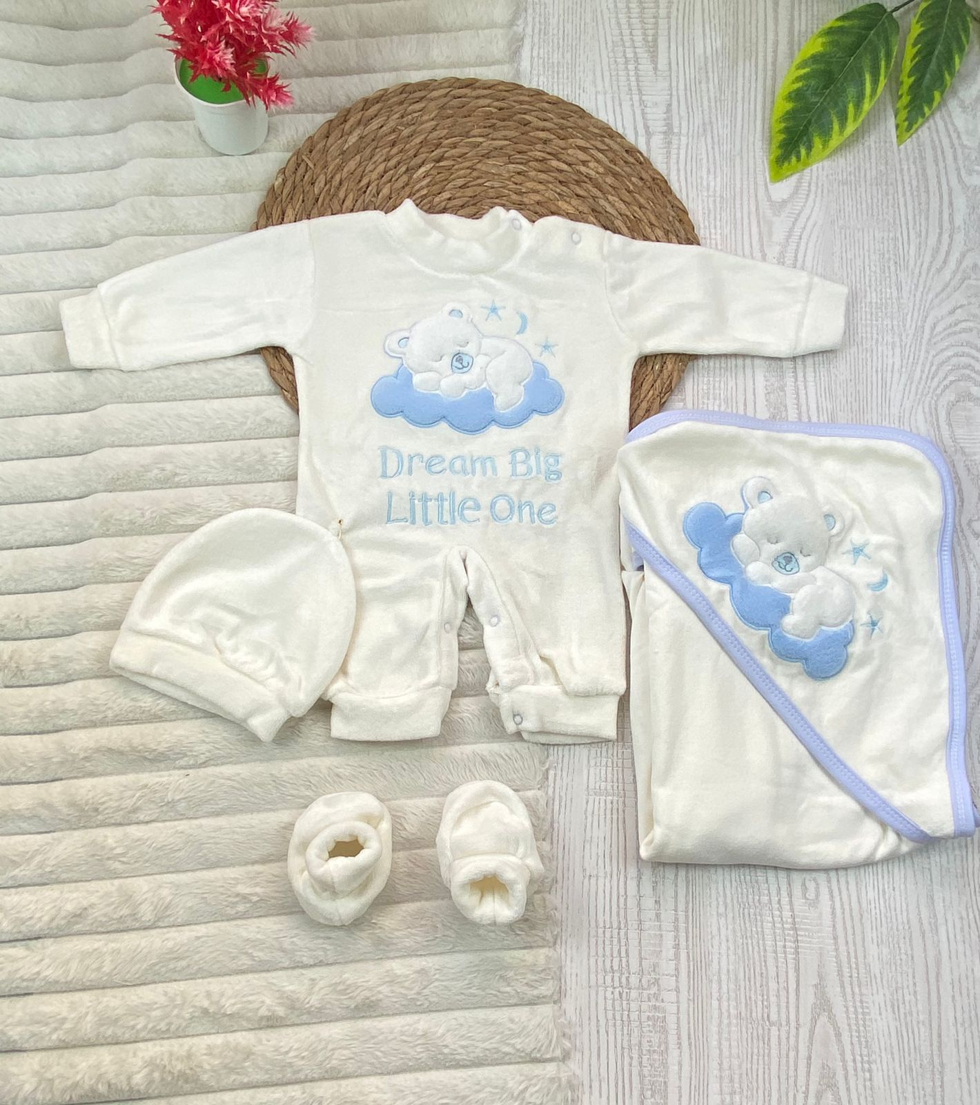 طقم مستشفي قطيفه 100% مكون من اربع قطع رسمة دب وسحابه 🩷💙🖤