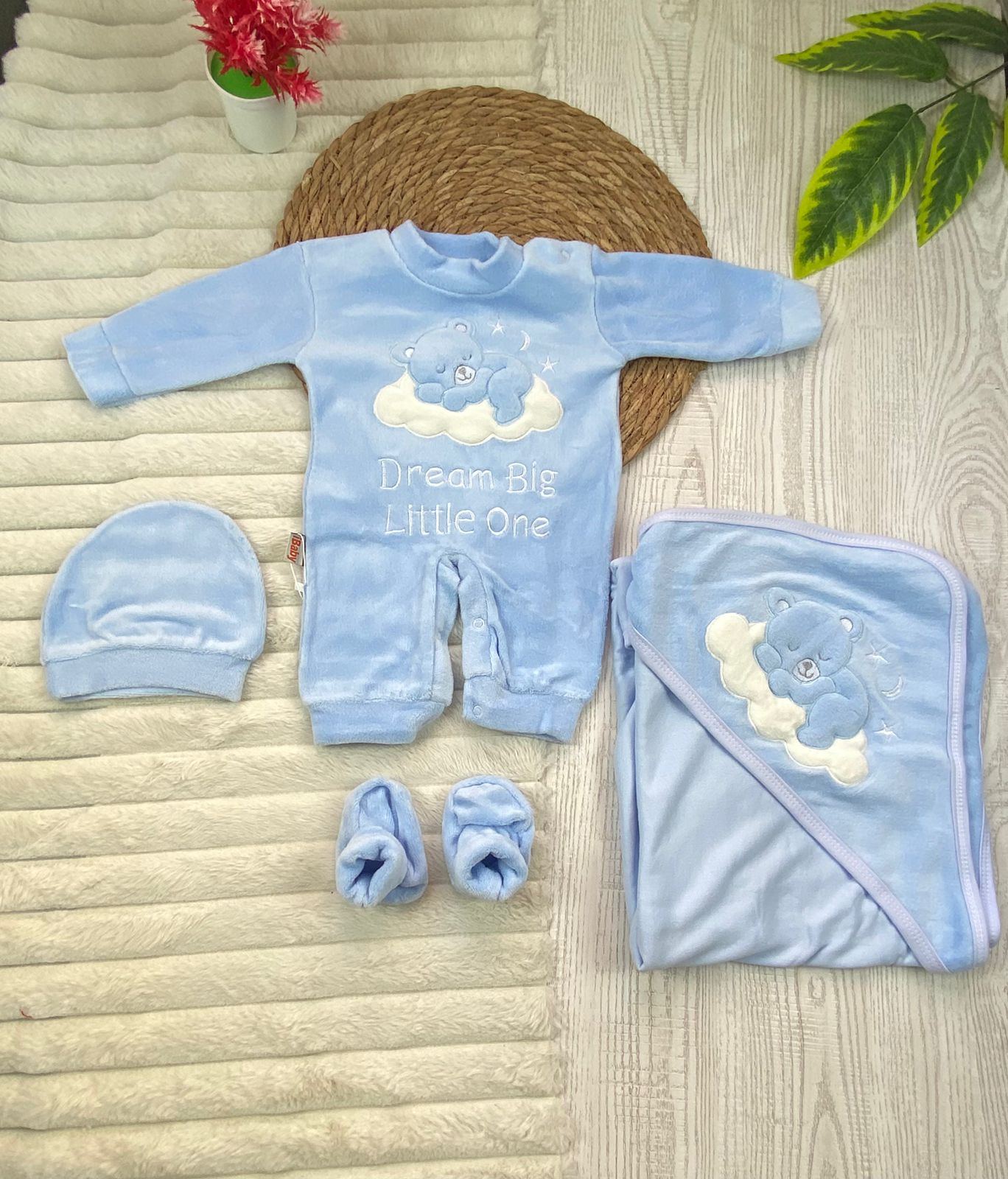 طقم مستشفي قطيفه 100% مكون من اربع قطع رسمة دب وسحابه 🩷💙🖤