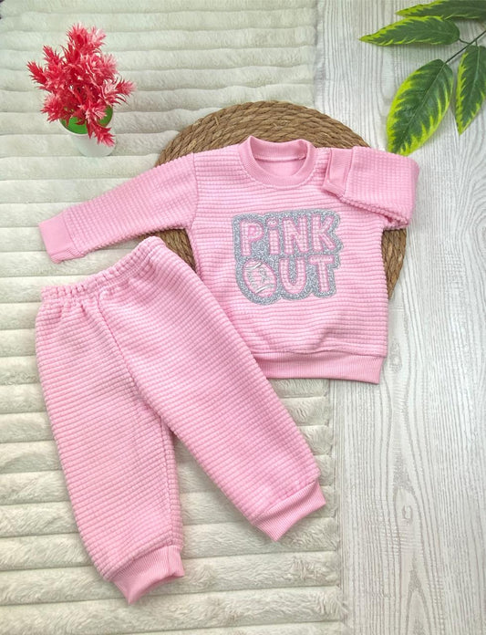 طقم بناتي شتوي خامه قطيفه مكون من قطعتين مبطن من الداخل pink out🤍🤍