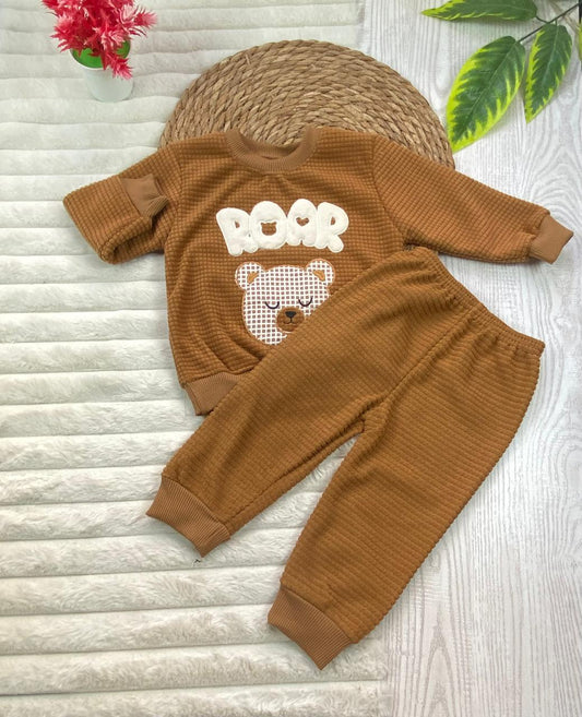 طقم  اولادي وبناتي شتوي خامه قطيفه مكون من قطعتين مبطن من الداخل رسمة دب🤍🤍