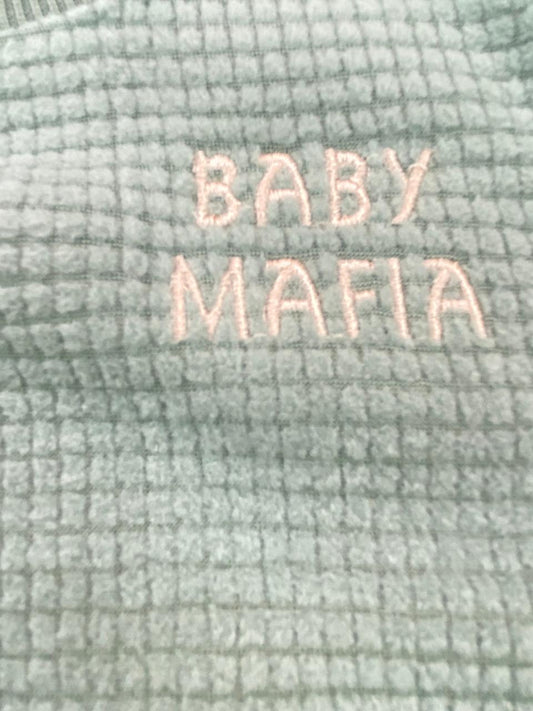 طقم  اولادي وبناتي شتوي خامه قطيفه مكون من قطعتين مبطن من الداخل baby mafia🤍🤍