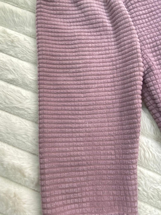 طقم  اولادي وبناتي شتوي خامه قطيفه مكون من قطعتين مبطن من الداخل رسمة المظله🤍🤍