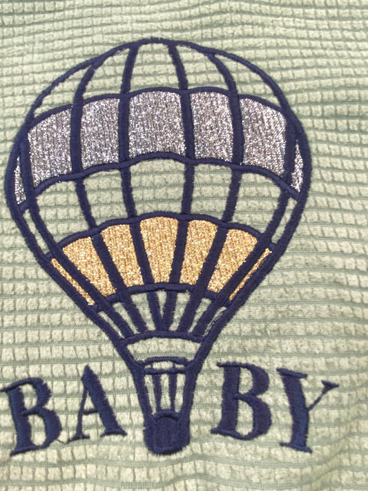 طقم  اولادي وبناتي شتوي خامه قطيفه مكون من قطعتين مبطن من الداخل رسمة المظله🤍🤍