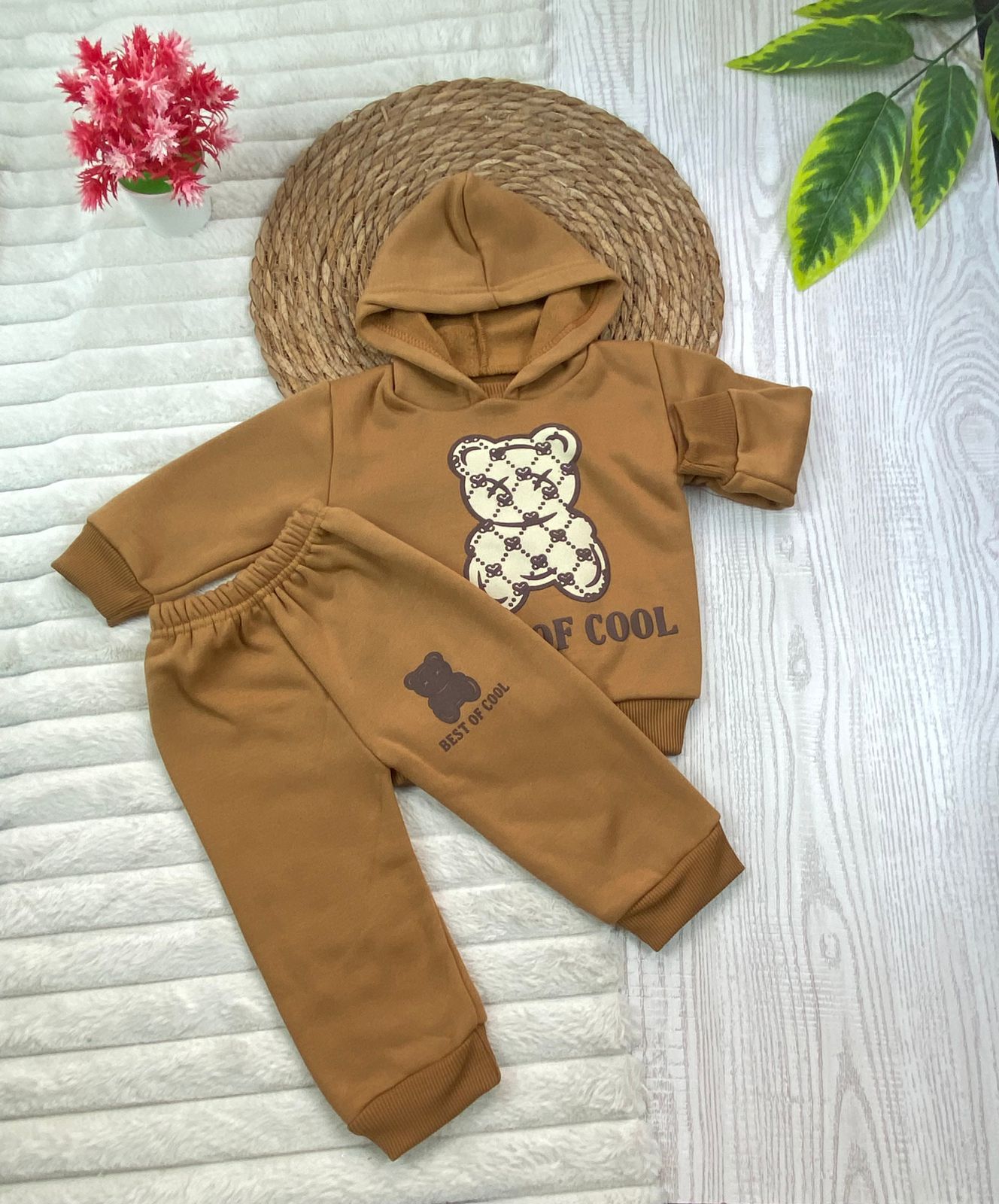 طقم اولادي وبناتي شتوي خامه ميلتون مكون من قطعتين best of cool ❤️🤍