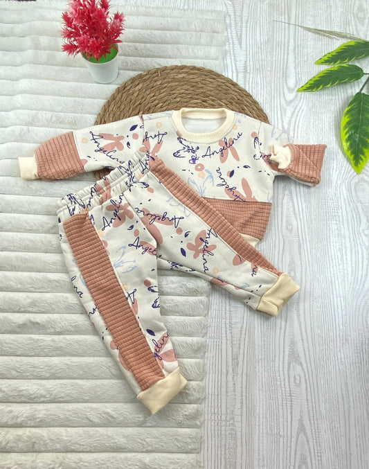 طقم ابناتي شتوي خامه ميلتون مبطنه من الداخل مكون من قطعتين رسمة فراشات 🤍🤍