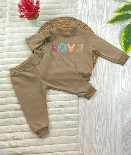 طقم بناتي شتوي خامه ميلتون مبطنه من الداخل مكون من قطعتين LOVE 🤍🤍