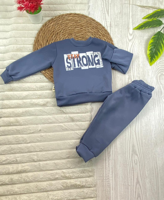 طقم اولادي شتوي خامه ميلتون مبطنه من الداخل مكون من قطعتين STAY STRONG 🤍🤍