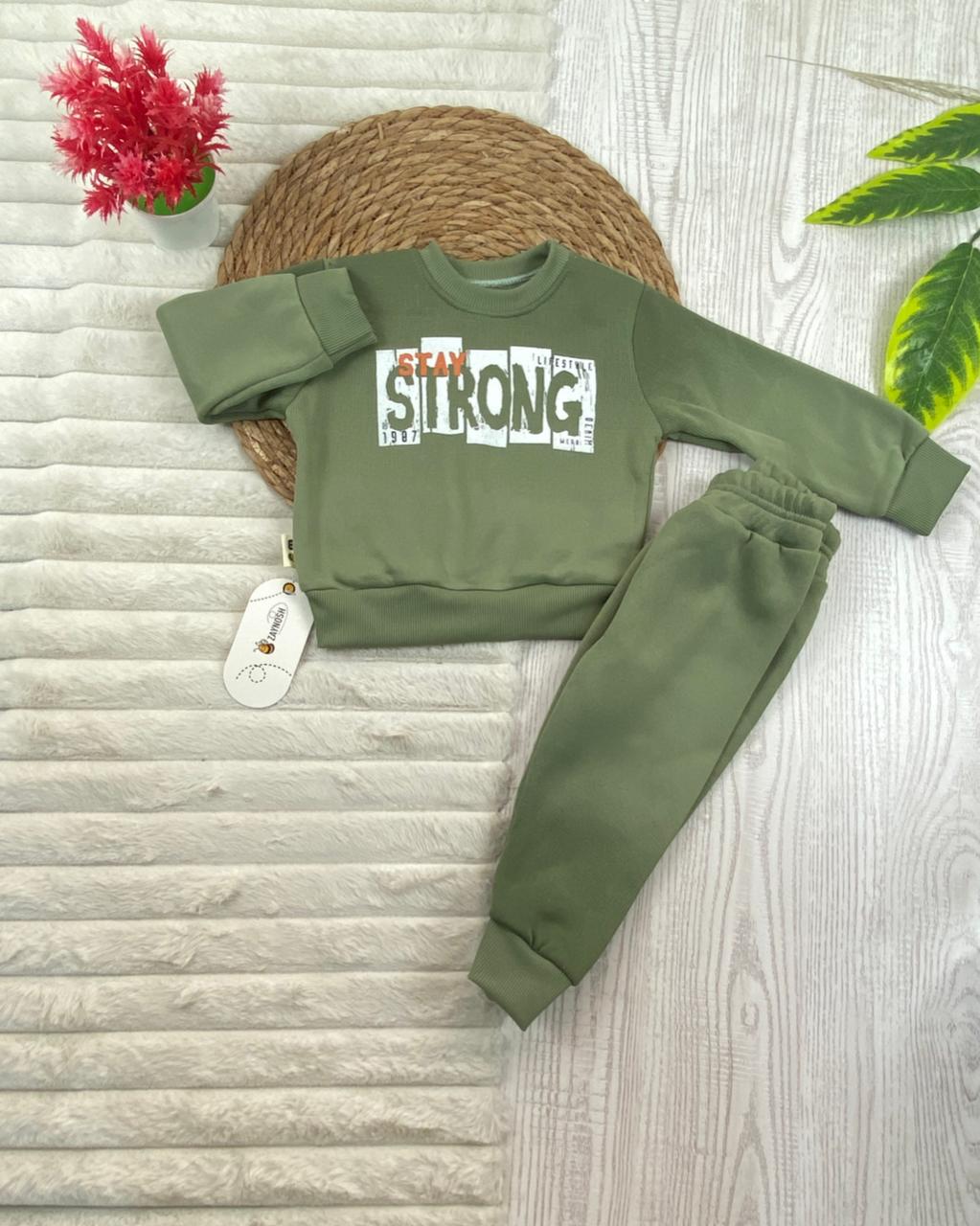 طقم اولادي شتوي خامه ميلتون مبطنه من الداخل مكون من قطعتين STAY STRONG 🤍🤍