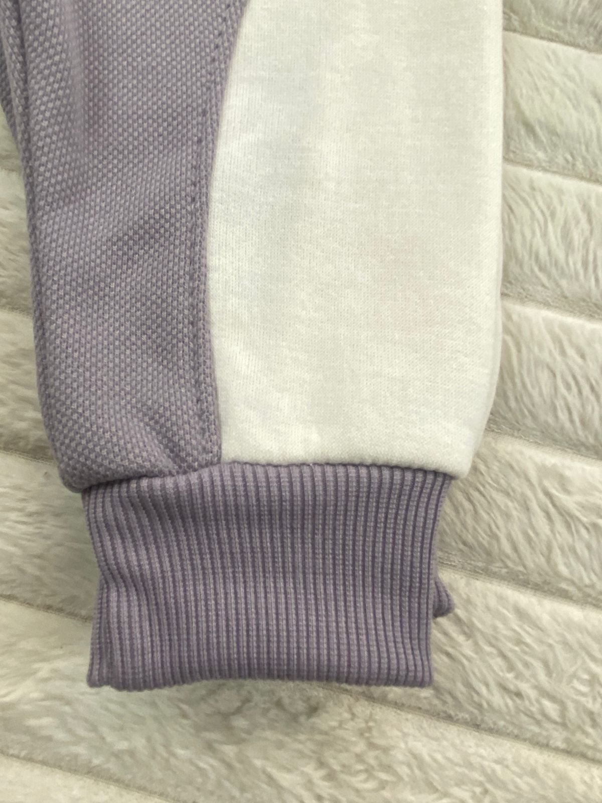 طقم اولادي شتوي خامه ميلتون مبطنه من الداخل مكون من قطعتين رسمة لبوبو  🤍🤍