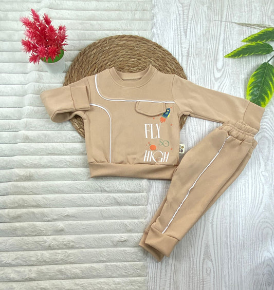 طقم اولادي شتوي خامه ميلتون مبطنه من الداخل مكون من قطعتين FLY HIGH  🤍🤍