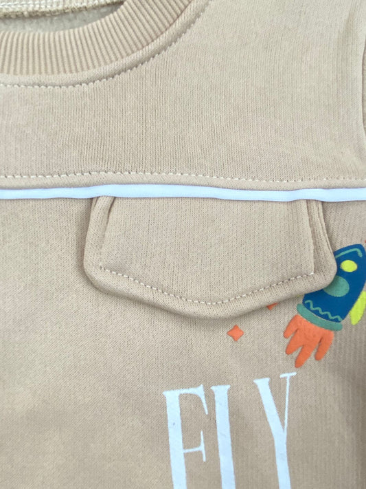 طقم اولادي شتوي خامه ميلتون مبطنه من الداخل مكون من قطعتين FLY HIGH  🤍🤍