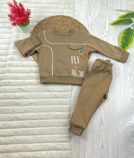 طقم اولادي شتوي خامه ميلتون مبطنه من الداخل مكون من قطعتين FLY HIGH  🤍🤍