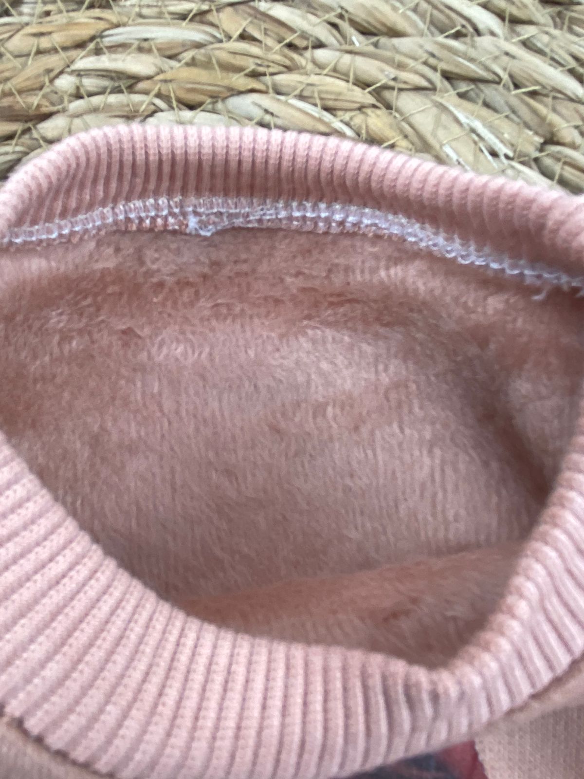 طقم بناتي شتوي خامه ميلتون مبطنه من الداخل مكون من قطعتين رسمة بنت  🤍🤍