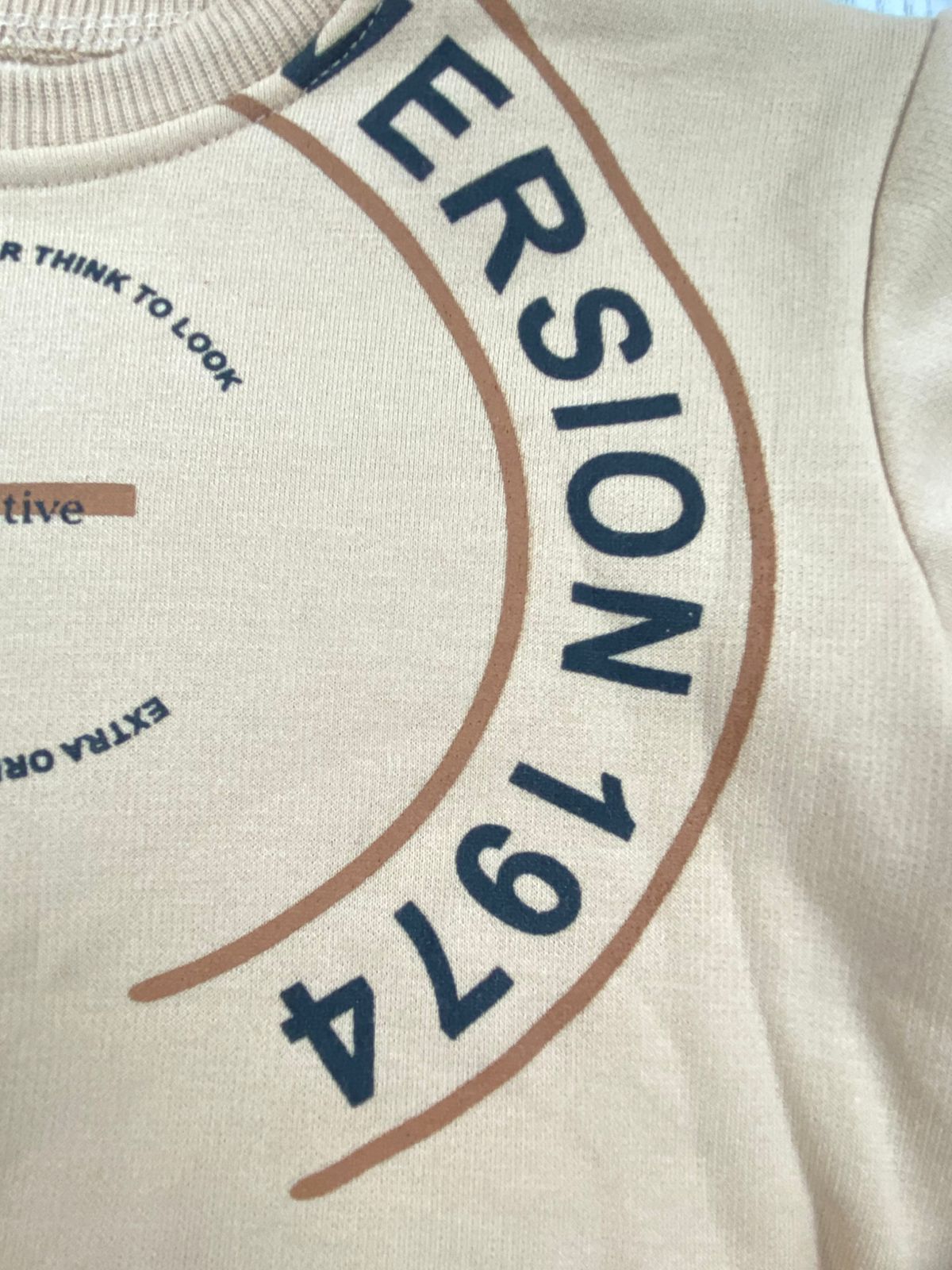 طقم اولادي شتوي خامه ميلتون مبطنه من الداخل مكون من قطعتين version 1974  🤍🤍