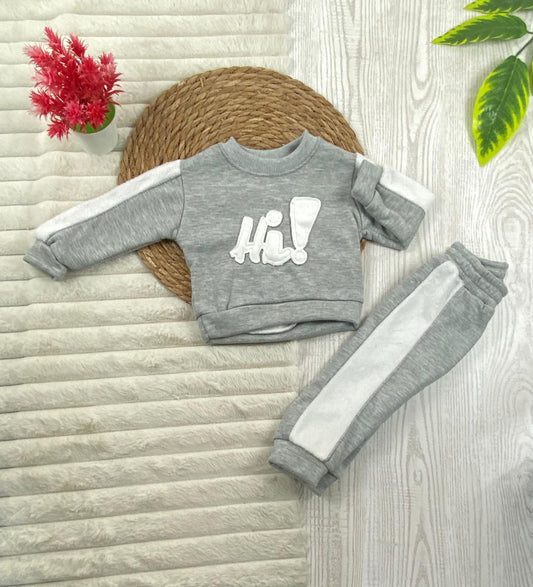 طقم اولادي شتوي خامه ميلتون مبطنه من الداخل مكون من قطعتين hi   🤍🤍