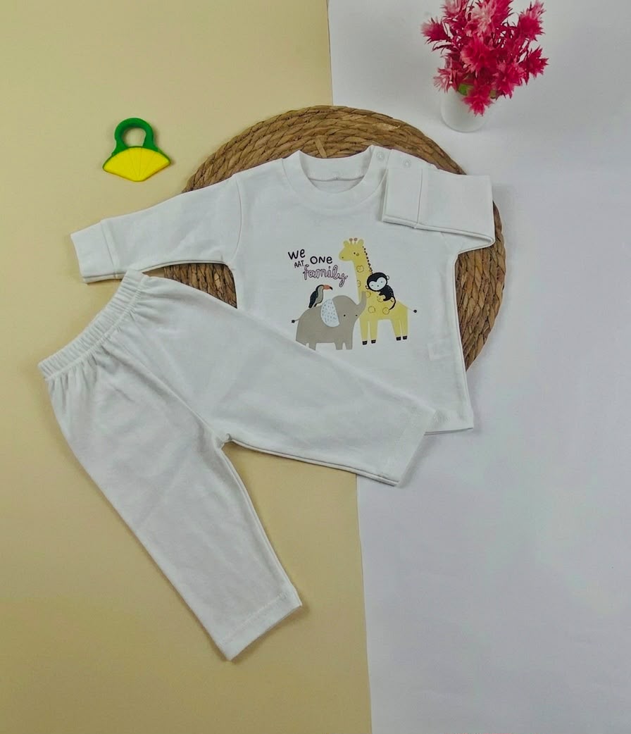 بيجامه خريفي  اولادي وبناتي مكون من قطعتين رسمة زرافه وفيل 💕