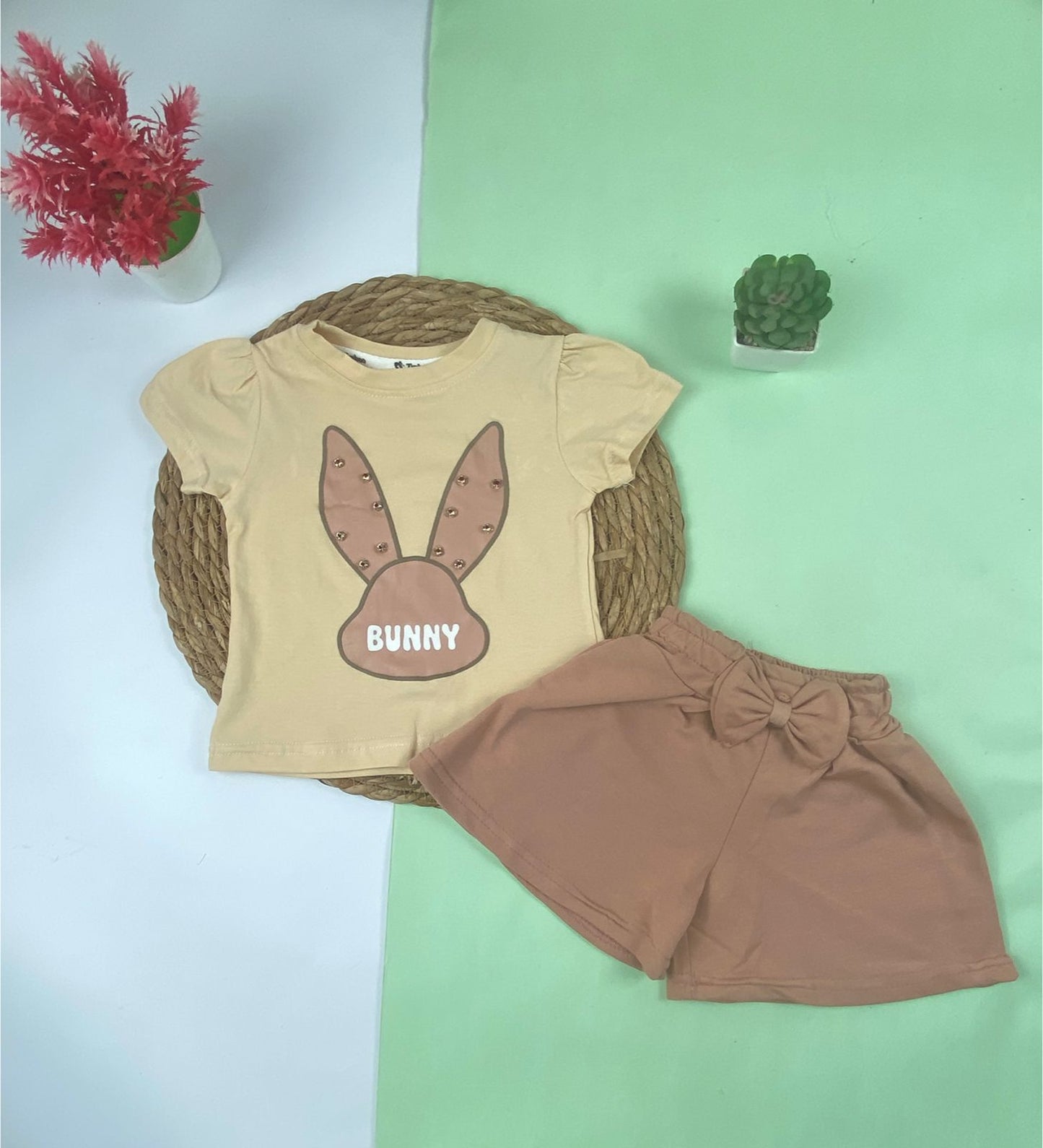 بيجامه صيفي  بناتي قطن100 %  مكون من قطعتين رسمة ارنبه🤍😍