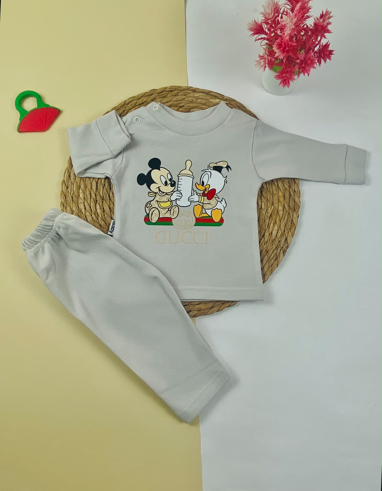 بيجامه خريفي  اولادي وبناتي مكون من قطعتين gucci 💕💕