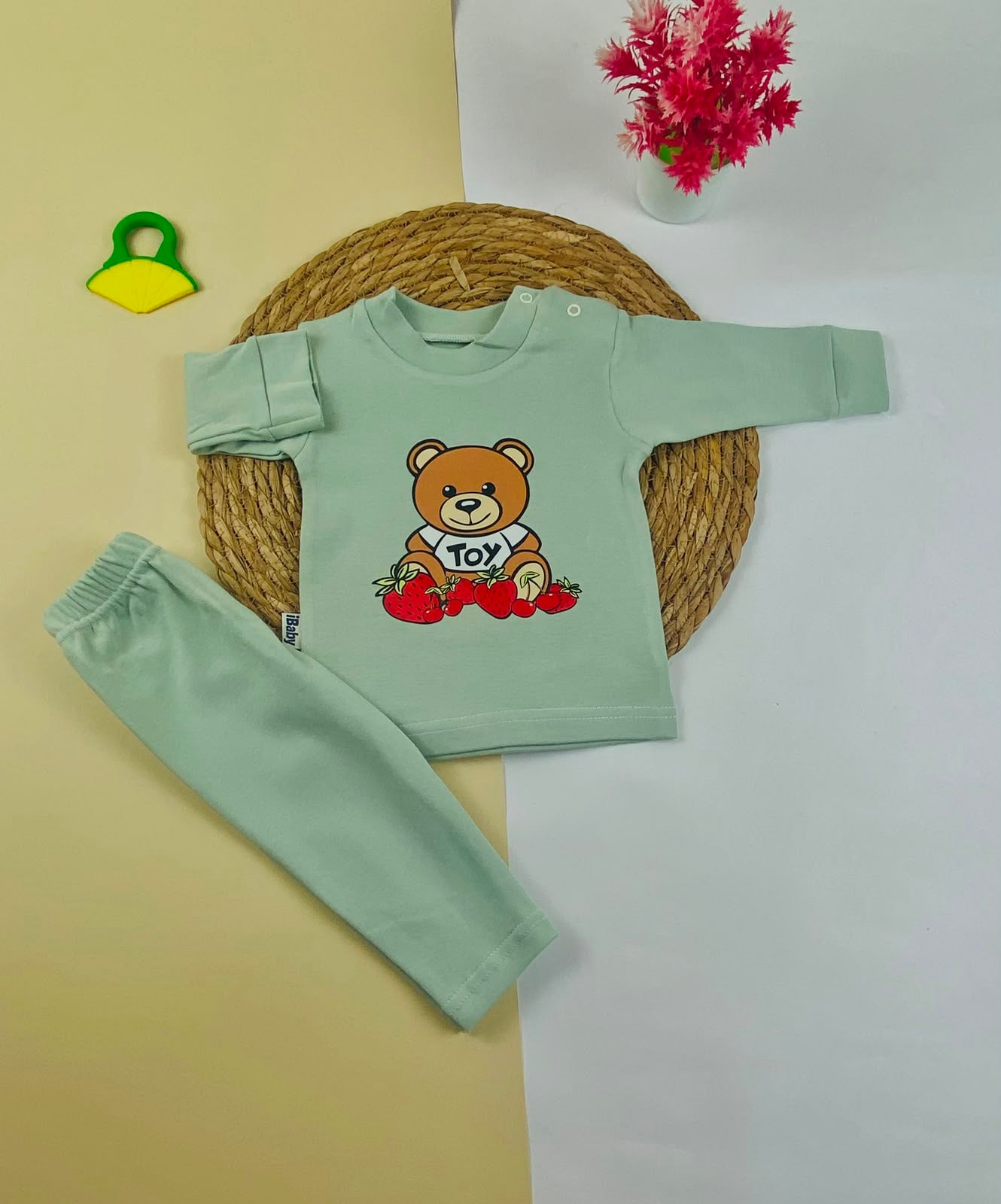 بيجامه خريفي  اولادي وبناتي مكون من قطعتين toy 💕💕