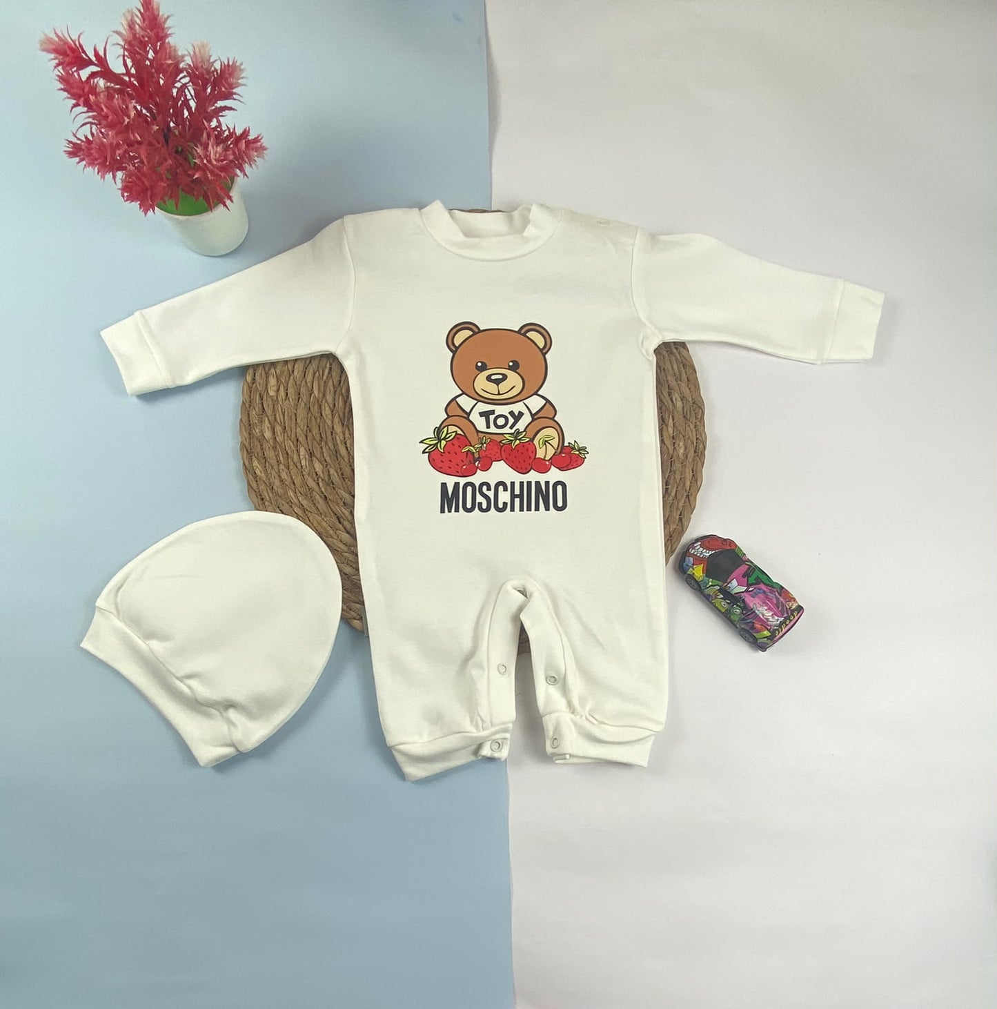 سالوبيت اولادي وبناتي مطبوع قطن 100% خريفي مكون من قطعتين moschino 😍❤️