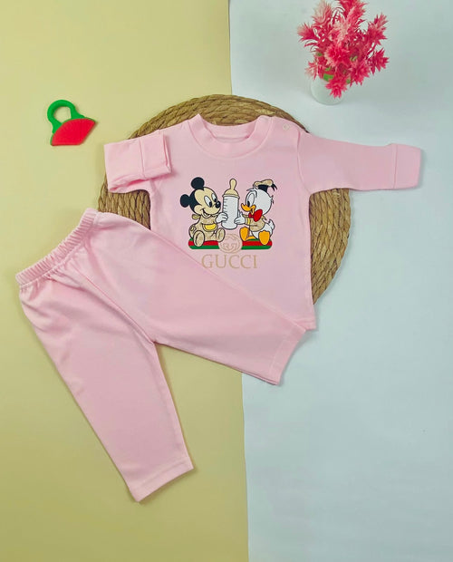 بيجامه خريفي  اولادي وبناتي مكون من قطعتين gucci 💕💕