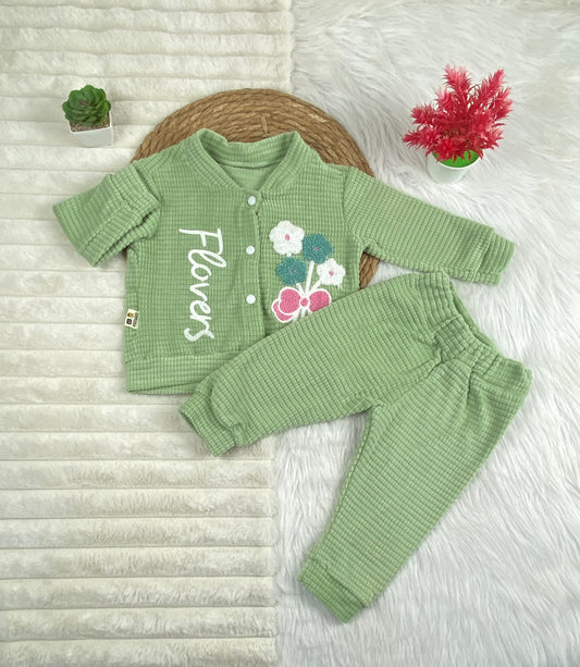 طقم بناتي شتوي خامه قطيفه مكون من قطعتين flower🤍🤍