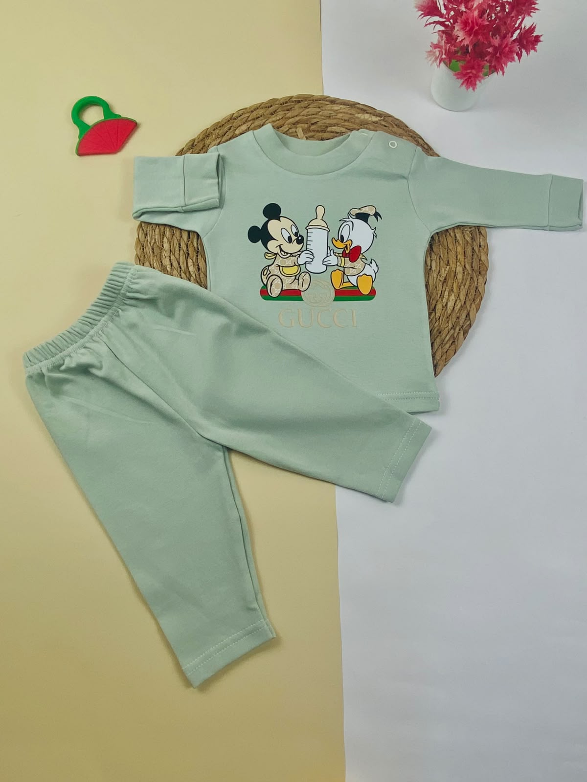 بيجامه خريفي  اولادي وبناتي مكون من قطعتين gucci 💕💕