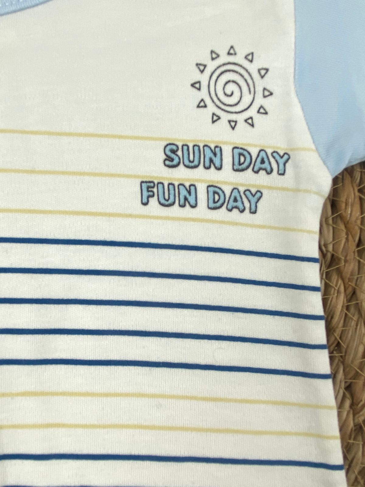 بيجامه اولادي  وبناتي قطن 100% مكون من قطعتين sun day fun day🤍😍