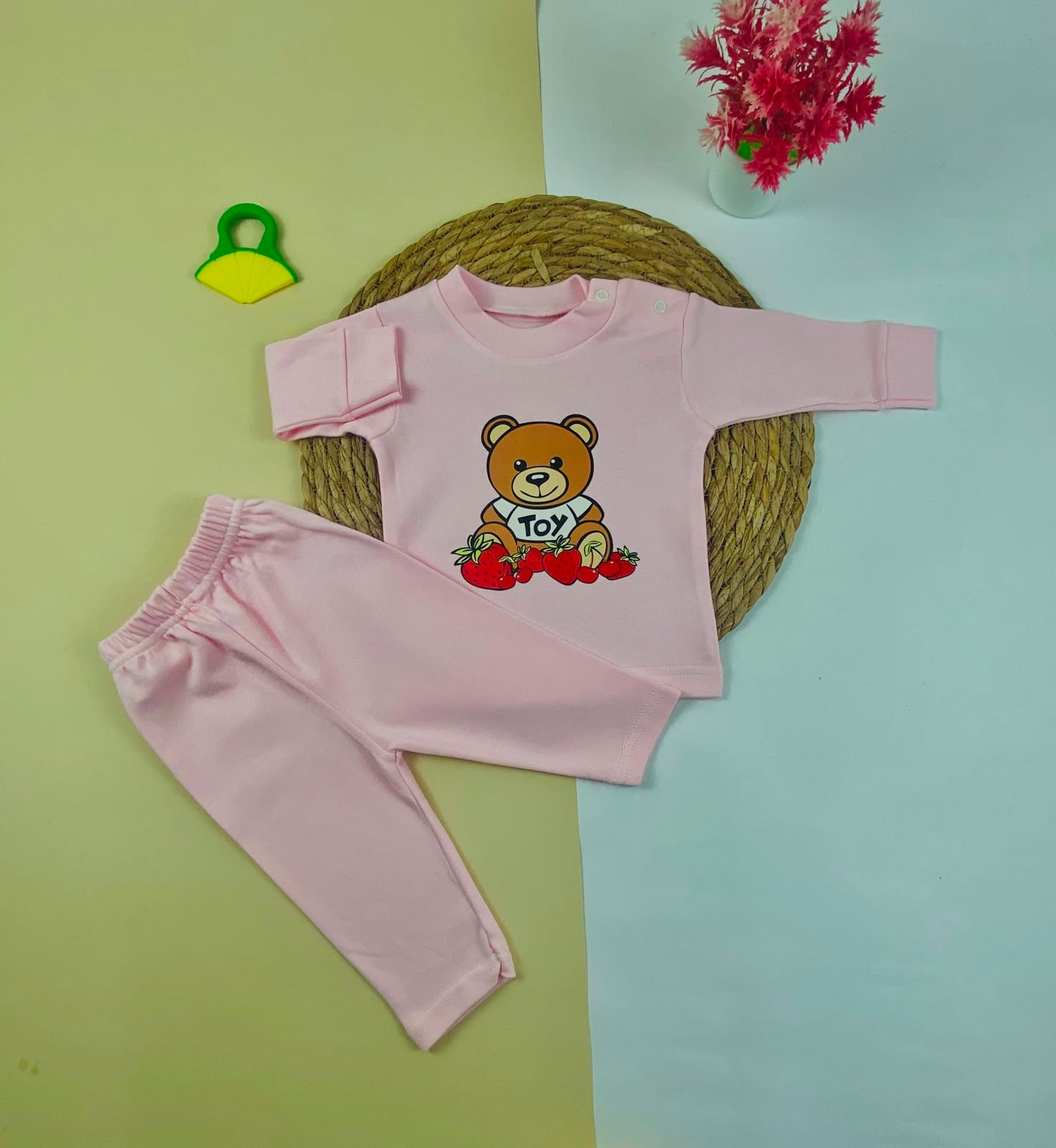 بيجامه خريفي  اولادي وبناتي مكون من قطعتين toy 💕💕