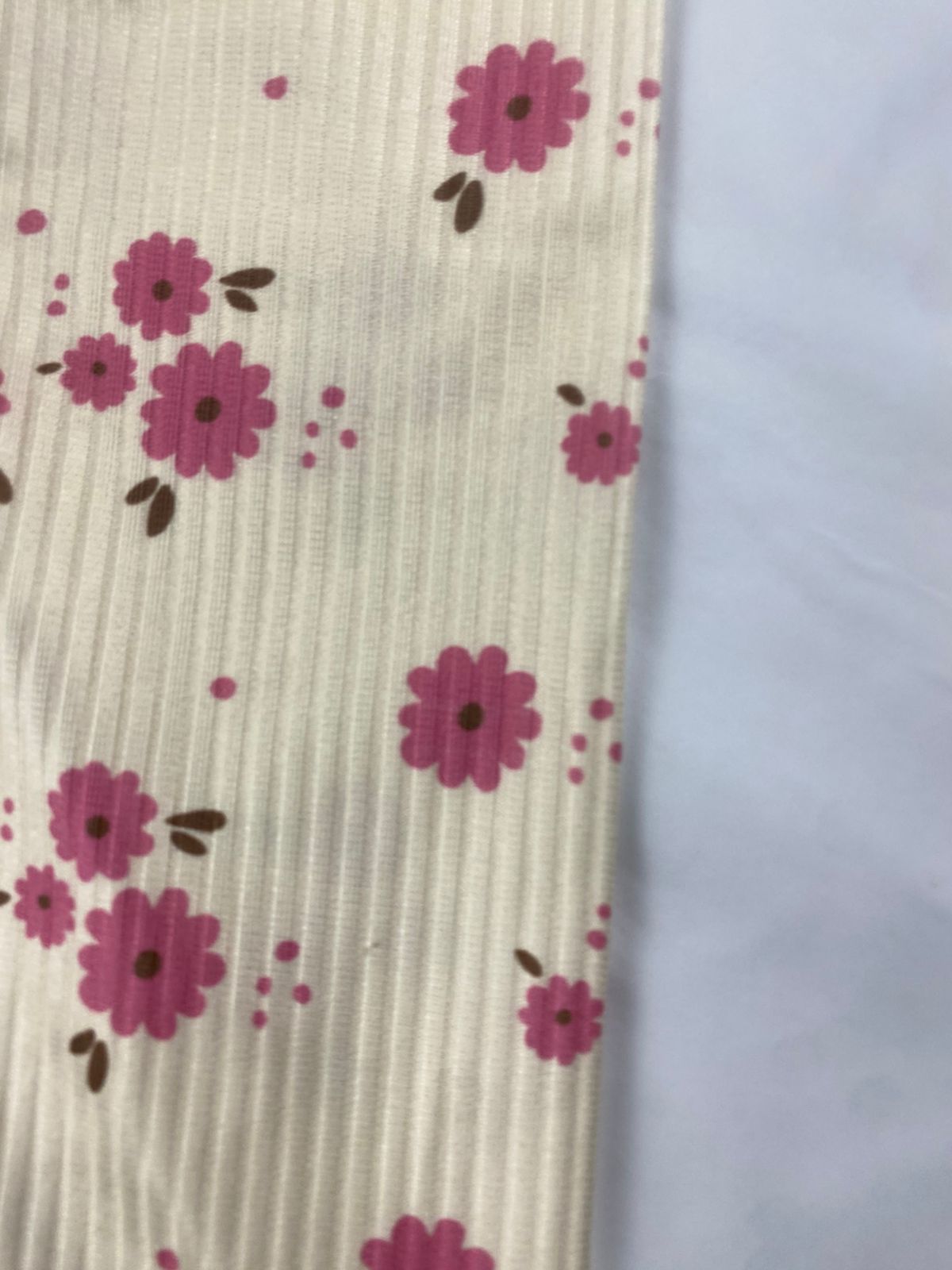 طقم بناتي خامه مريحه مكون من قطعتين رسمة ورده 🤍🩷